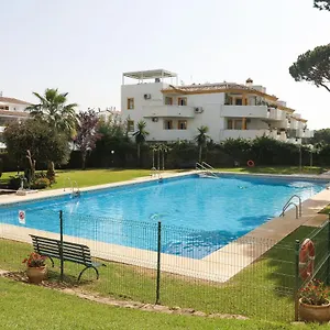 Family Walking Distance To The Sea And Amenities Sitio de Calahonda